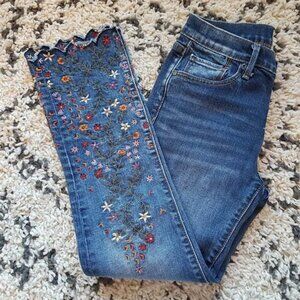 DRIFTWOOD COLETTE SCALLOP CROP STRAWBERRY BLOSSOM EMBROIDERED JEANS SIZE 26  RET